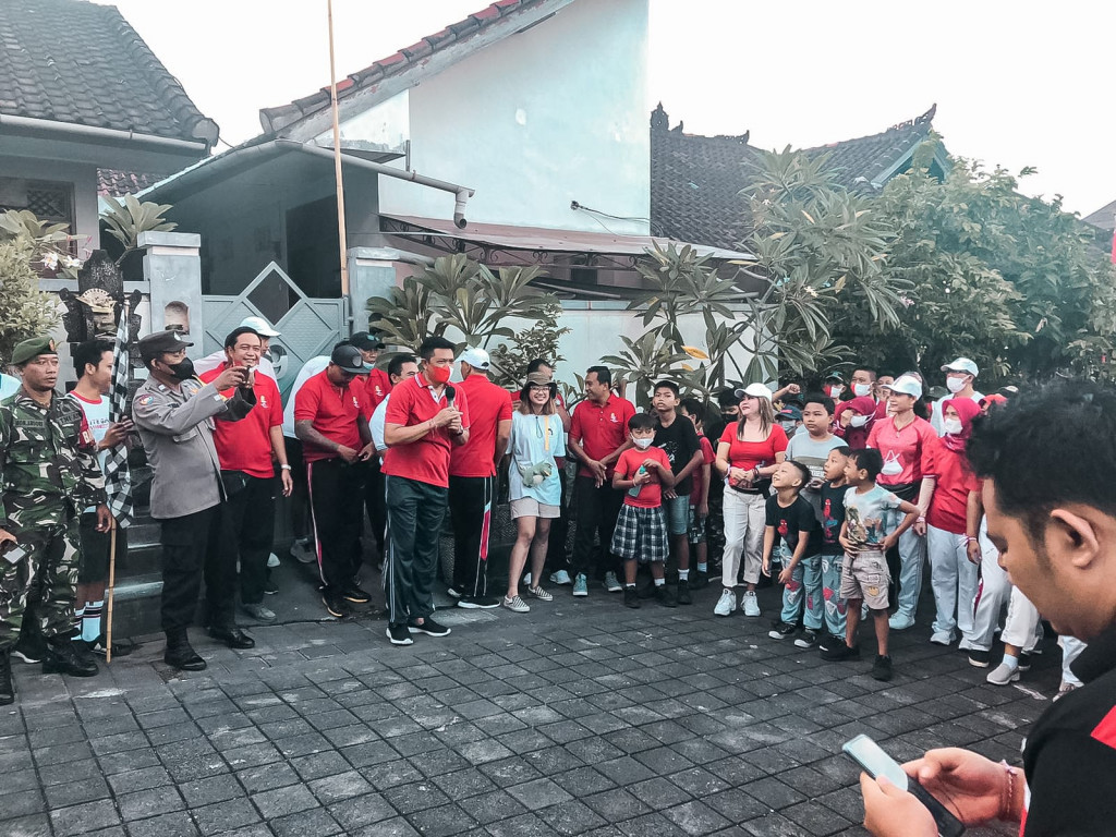 Sambut Peringatan HUT Kemerdekaan RI ke 77, Perbekel Dalung Lepas Kegiatan Jalan Santai di Desa Dalung